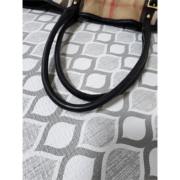 Authentic Burberry Bridle House Check Salisbury Tote Bag Beige/Black - Picture 12 of 16